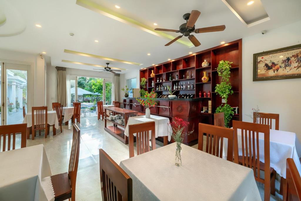 Restaurace v ubytování Hoi An Palmy Villa