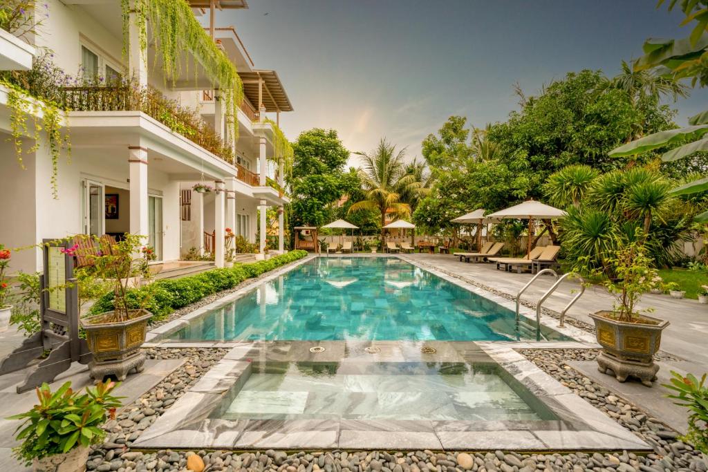 Bazén v ubytování Hoi An Palmy Villa nebo v jeho okolí