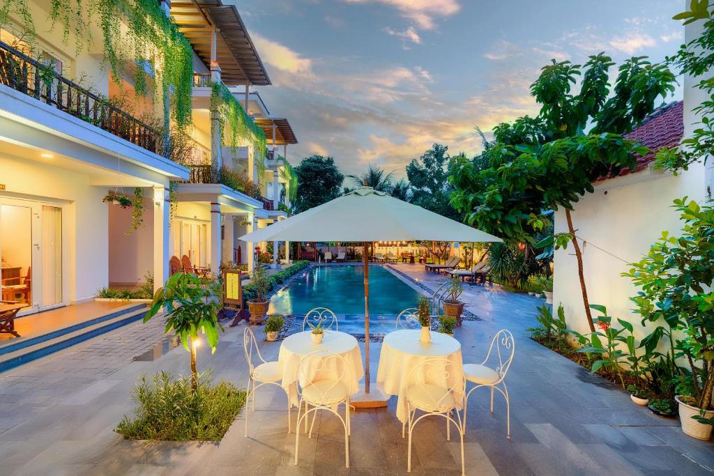 Bazén v ubytování Hoi An Palmy Villa nebo v jeho okolí