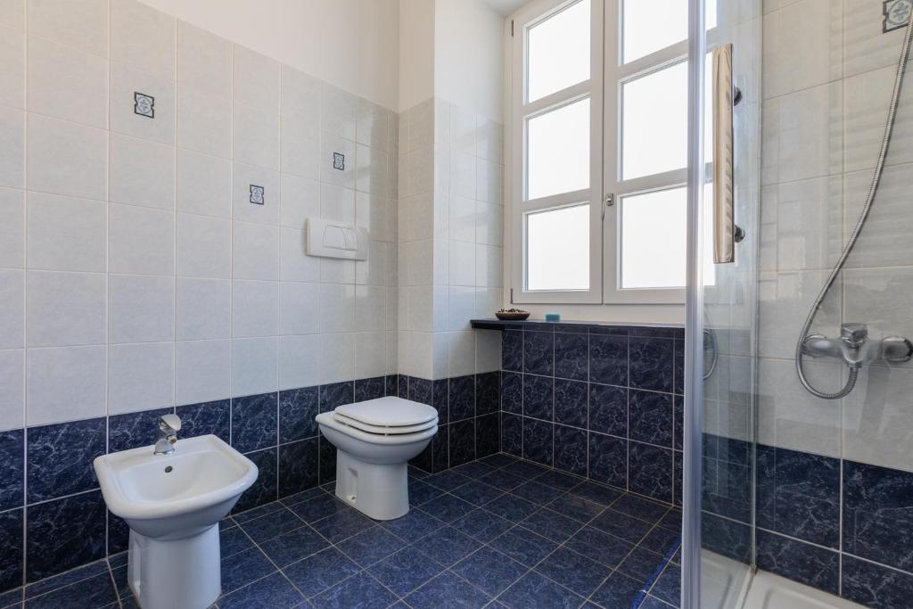 A bathroom at San Salvario Family Apartment by Wonderful Italy