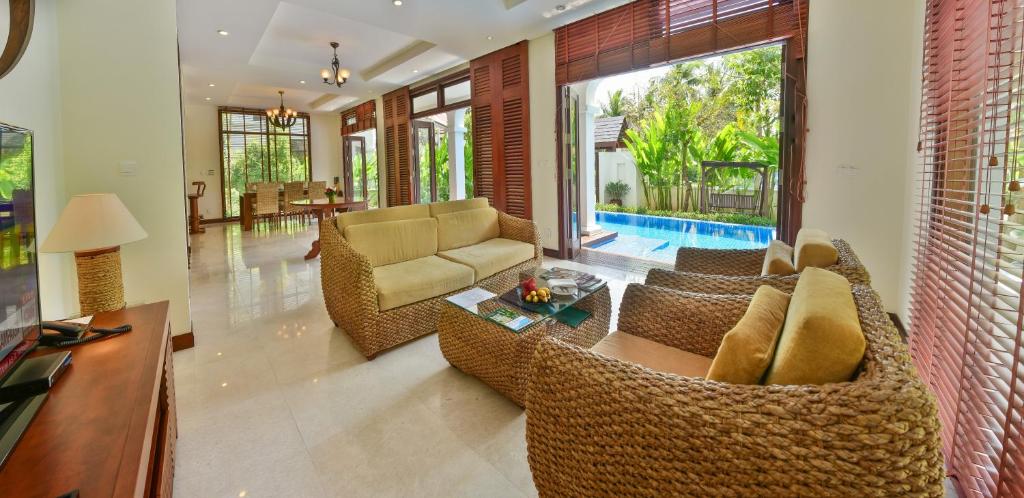 Biệt thự 3 Phòng ngủ Nhìn ra Hồ bơi