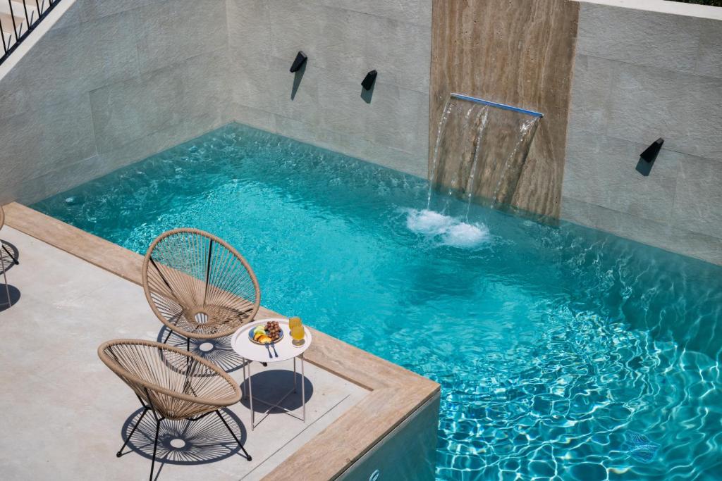 Bazén v ubytování Mandragoras Eco Friendly Resort nebo v jeho okolí