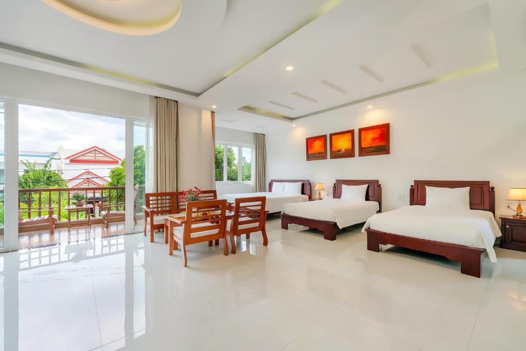 Postel nebo postele na pokoji v ubytování Hoi An Palmy Villa