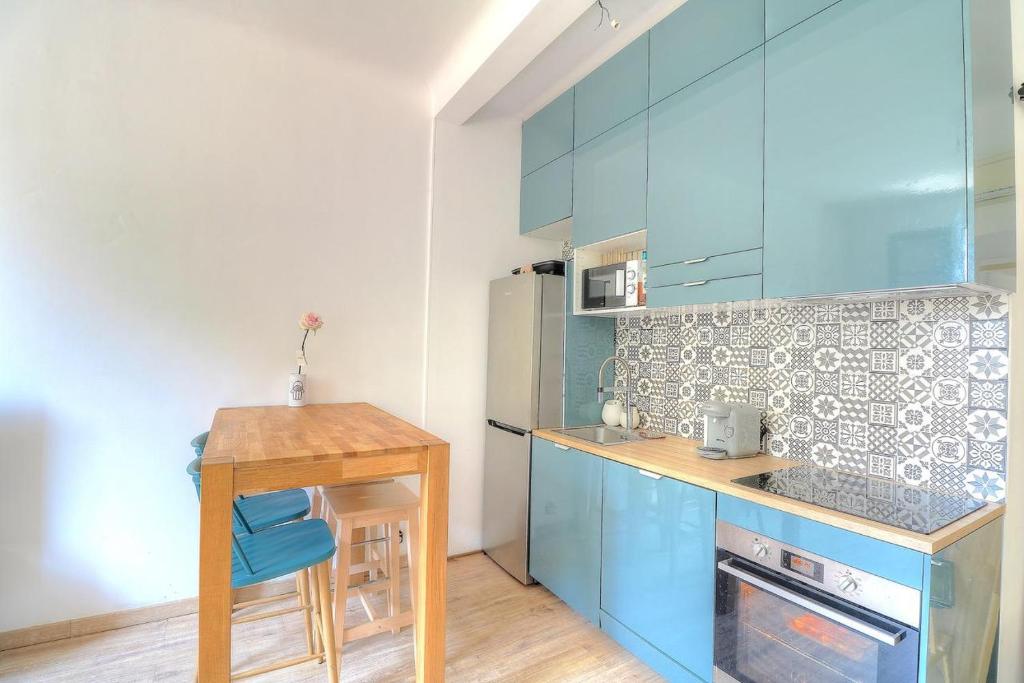 Кухня или мини-кухня в Joli appartement en bord de mer
