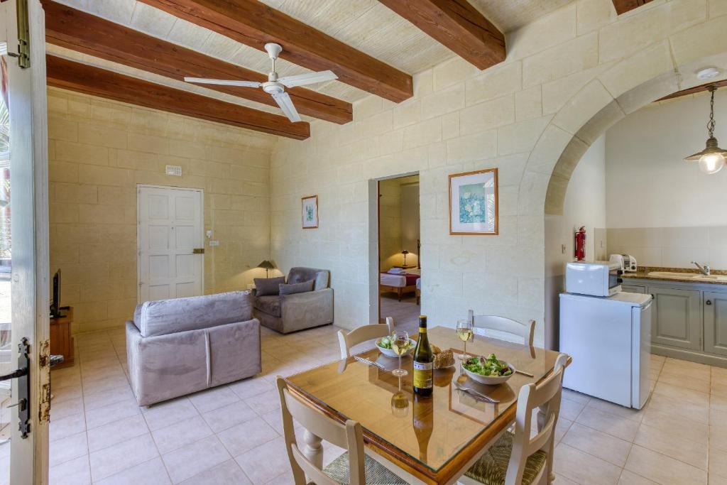 Χώρος καθιστικού στο Villagg tal-Fanal