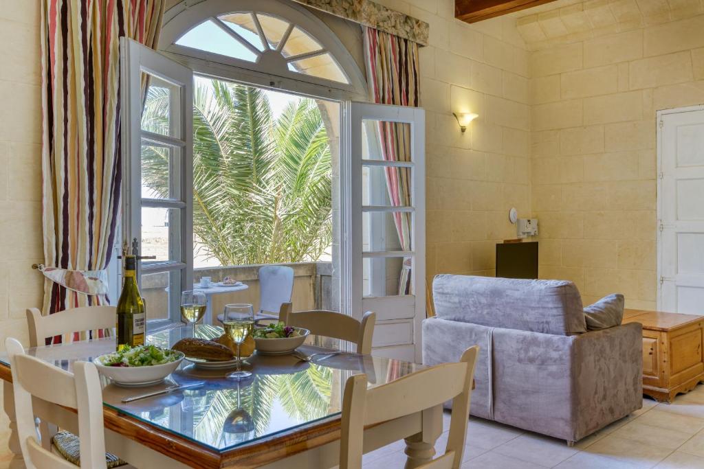 Χώρος καθιστικού στο Villagg tal-Fanal