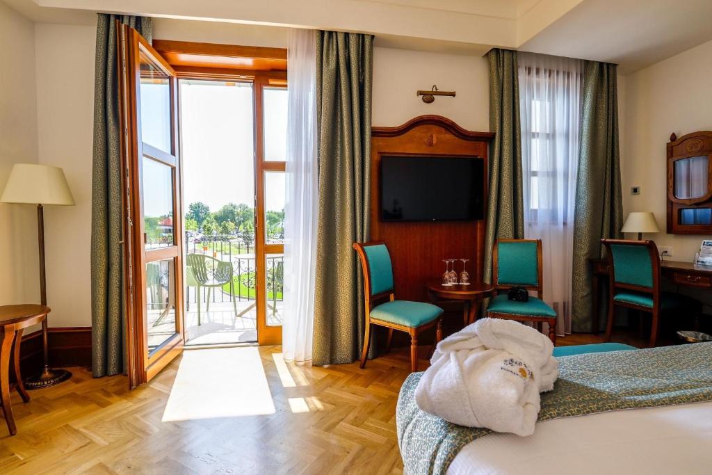 Hungarikum Hotel - Triple Room With Balcony