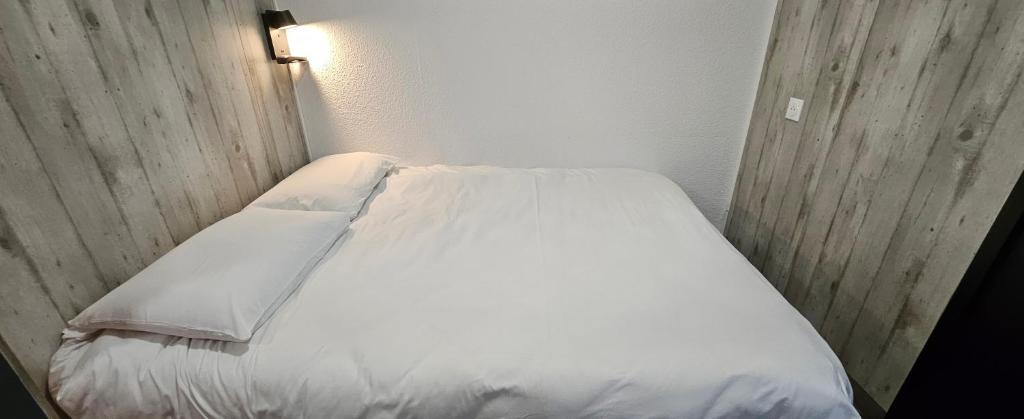 Postel nebo postele na pokoji v ubytování Class'Eco Namur