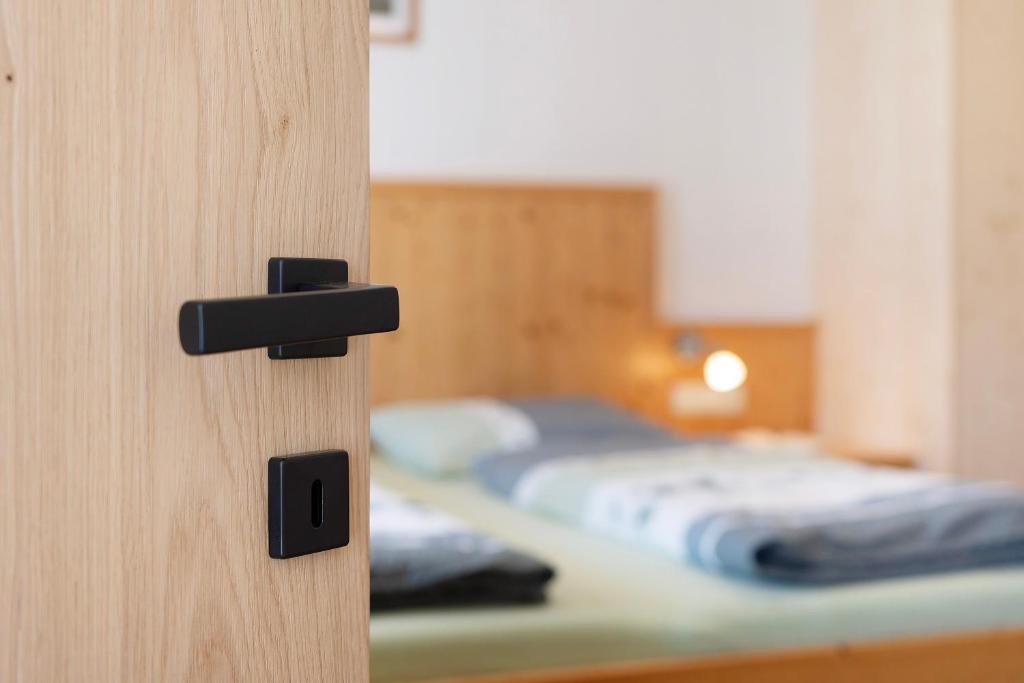 A bed or beds in a room at Thusnelda Apartment D