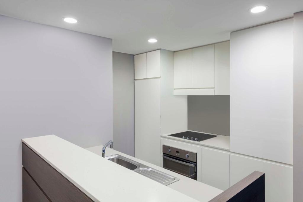Kuchyň nebo kuchyňský kout v ubytování Adina Apartment Hotel Darwin Waterfront