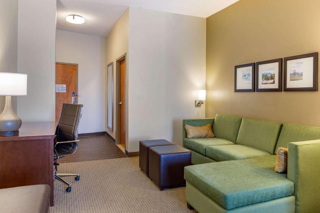 Comfort Suites Lancaster Amish Country photo