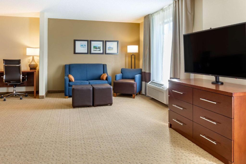 Comfort Suites Lancaster Amish Country photo