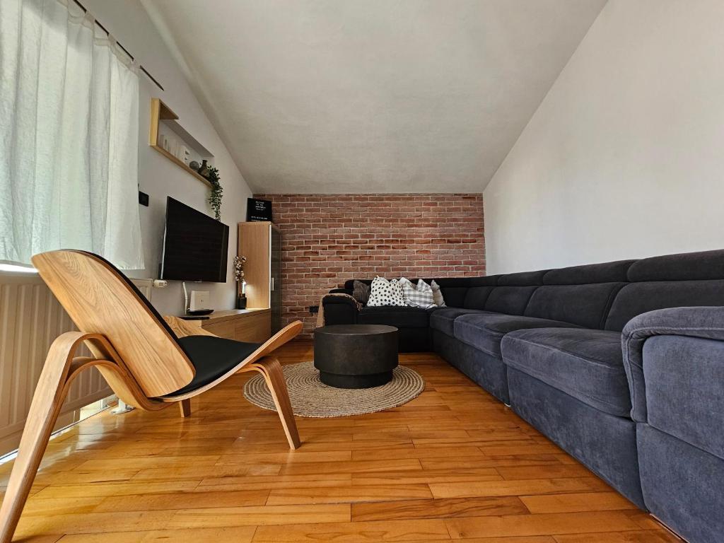 Μια τηλεόραση ή/και κέντρο ψυχαγωγίας στο Cozy Designed & Sea view Apartment SULYE, Zaboric Sibenik