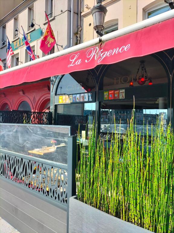 Fotografie z fotogalerie ubytování Logis HOTEL RESTAURANT La Régence v destinaci Cherbourg en Cotentin