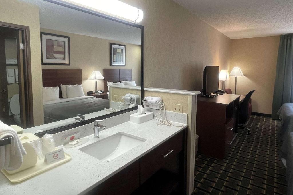 Quality Inn Raton, NM photo