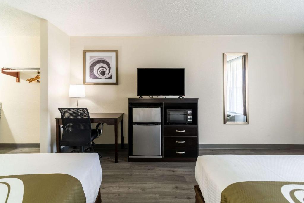 Quality Inn & Suites Vandalia near I-70 and Hwy 51 - Habitación Doble Con Dos Camas Dobles - Fumadores