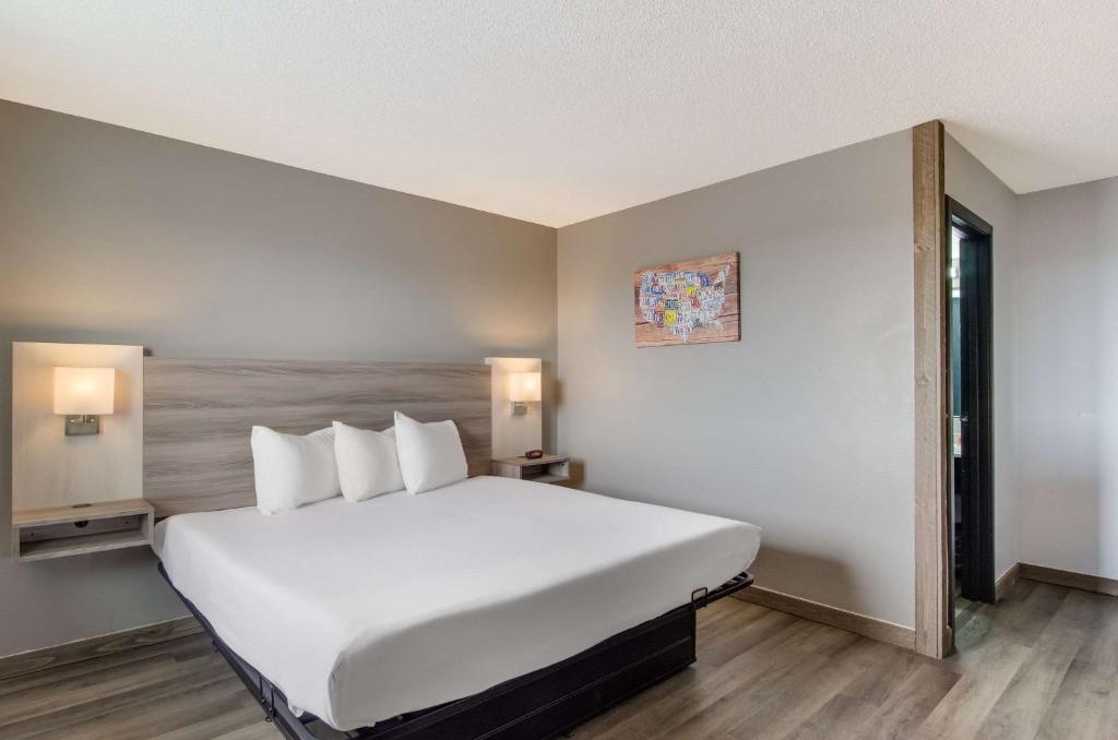 Postel nebo postele na pokoji v ubytování Econo Lodge Scottsbluff
