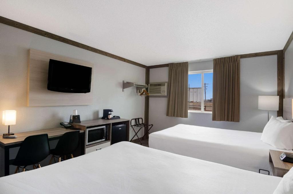 Postel nebo postele na pokoji v ubytování Econo Lodge Scottsbluff
