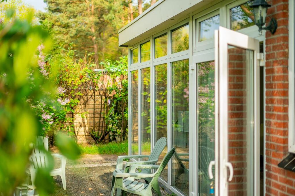 Afbeelding uit fotogalerij van Bos Bungalow Drenthe in Spier