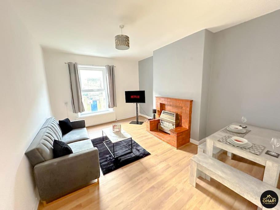 a living room with a couch and a table at Modern 1 Bed Apartment In Morpeth - Contractors in Morpeth