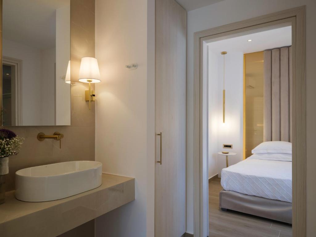 Кровать или кровати в номере Golden Luxury Suites