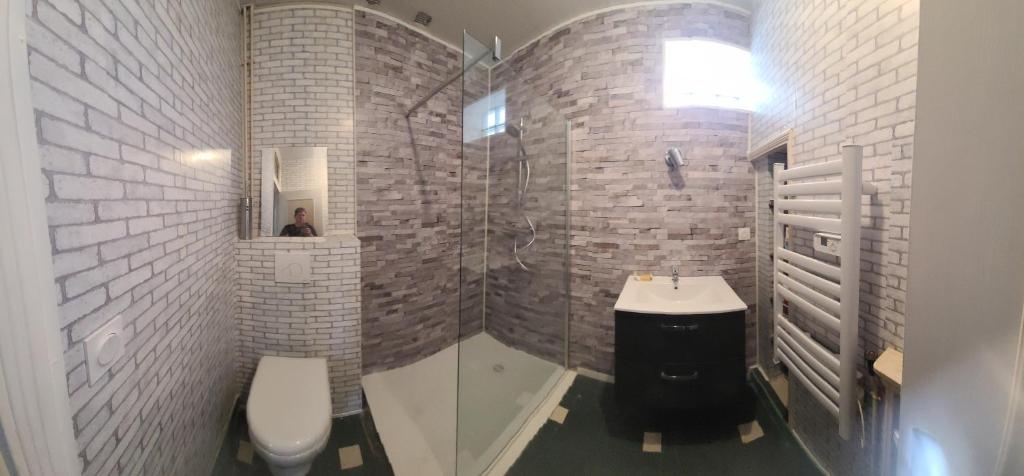 Koupelna v ubytování Appartement complet dans maison d'hôte