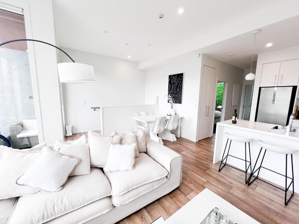 Luxury 2 Bedroom Apartment with cocktail bar and espresso machine - Resim 8