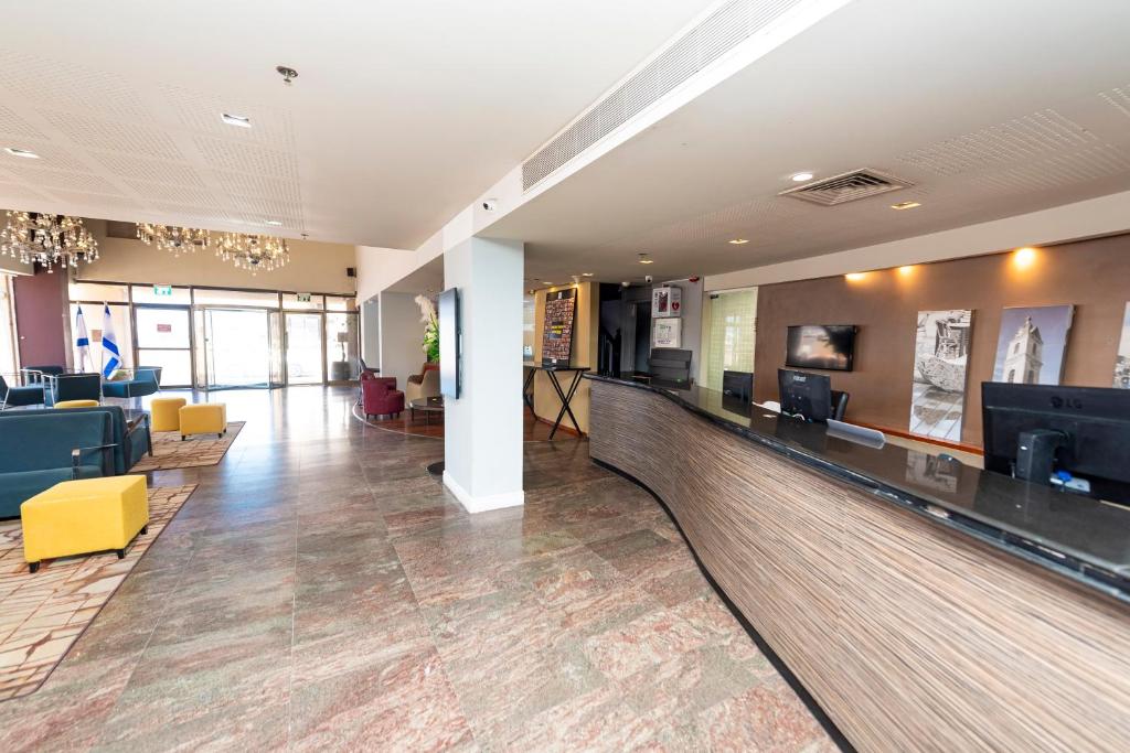 TV a/nebo společenská místnost v ubytování Hotel Basel Tel-Aviv
