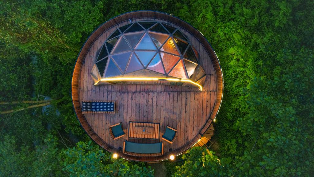 Zahrada ubytování Glamping Martini Kvariati