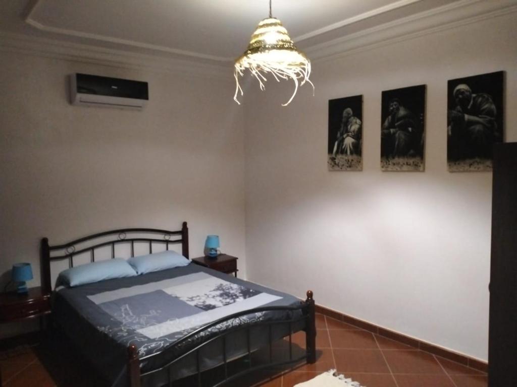 Postel nebo postele na pokoji v ubytování Dar Marwane