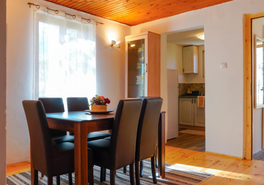 Kuchyň nebo kuchyňský kout v ubytování Pineview House