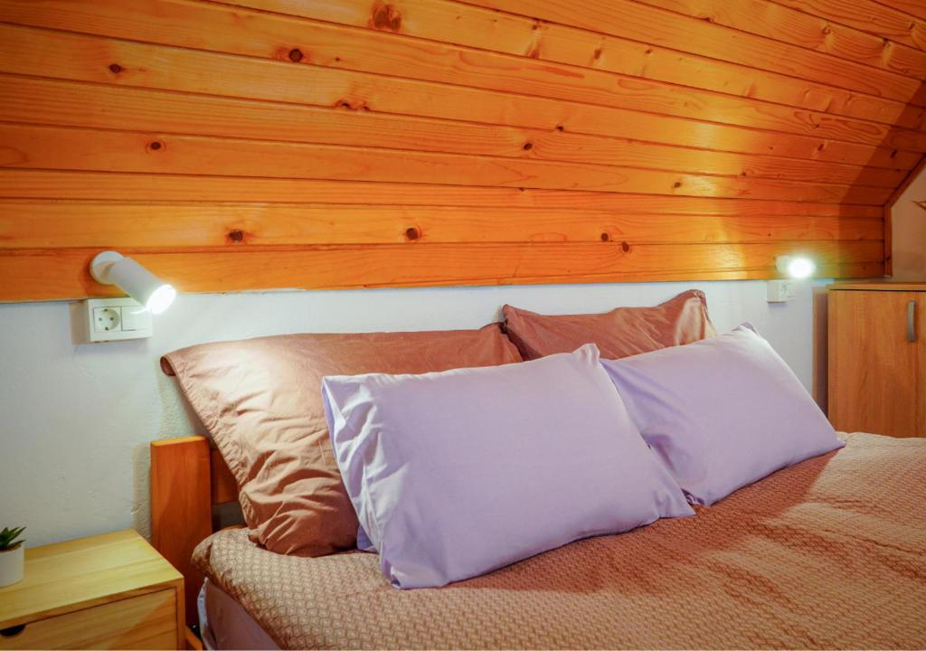 Postel nebo postele na pokoji v ubytování Pineview House