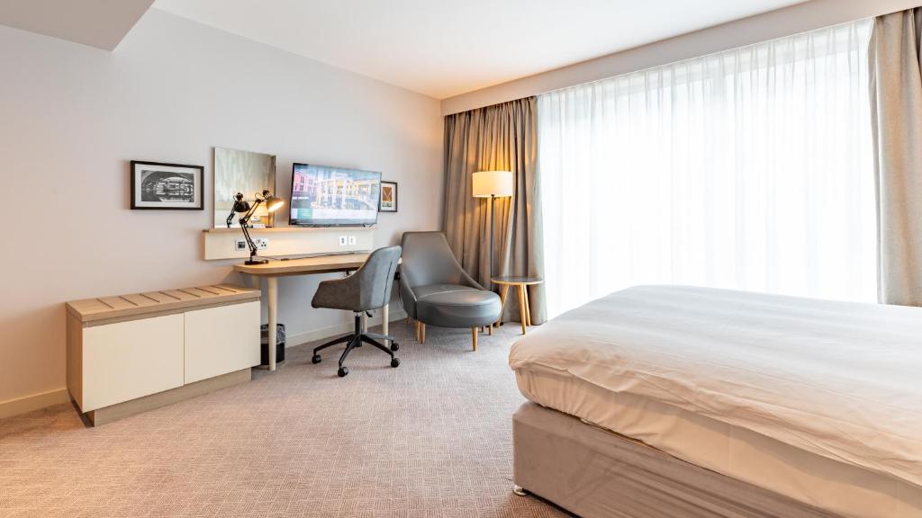 Holiday Inn Manchester - City Centre, an IHG Hotel - Premium King Room - Disability Access