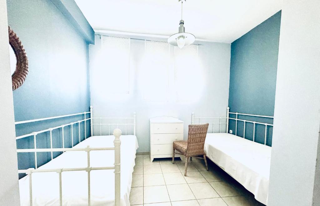 Postel nebo postele na pokoji v ubytování Ktima Holoway Apartments