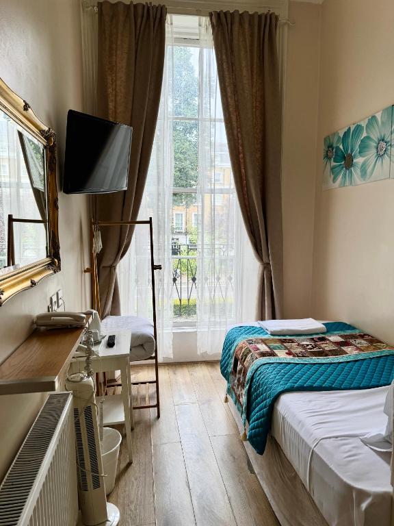 Postel nebo postele na pokoji v ubytování ABC Hyde Park Hotel
