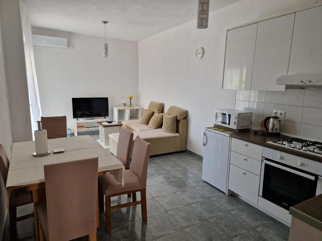 Kuchyň nebo kuchyňský kout v ubytování Apartments Jela
