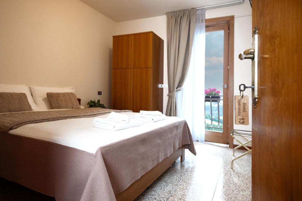 Postel nebo postele na pokoji v ubytování Albergo Trattoria Speranza