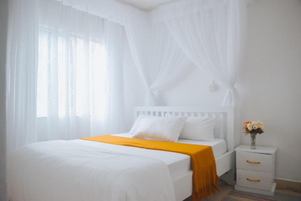 Postel nebo postele na pokoji v ubytování Saruni Homes
