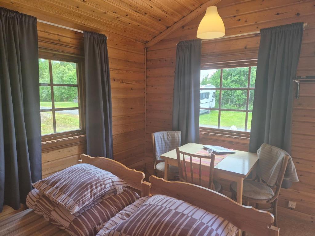 Postel nebo postele na pokoji v ubytování Lufta Camping & Restaurang