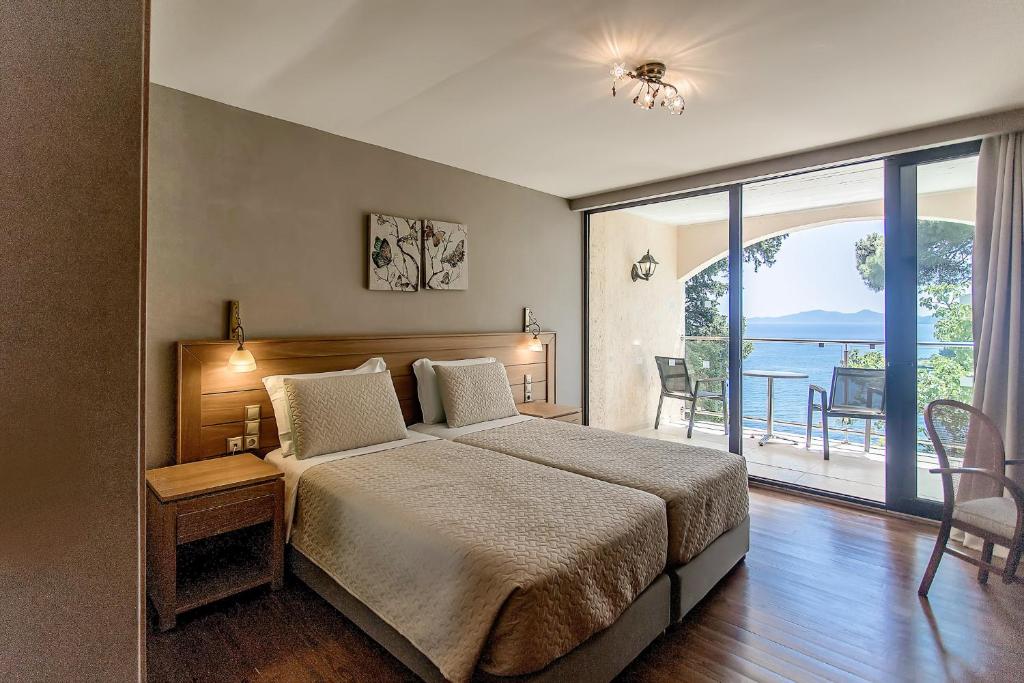 Corfu Holiday Palace - 私人游泳池的别墅海景