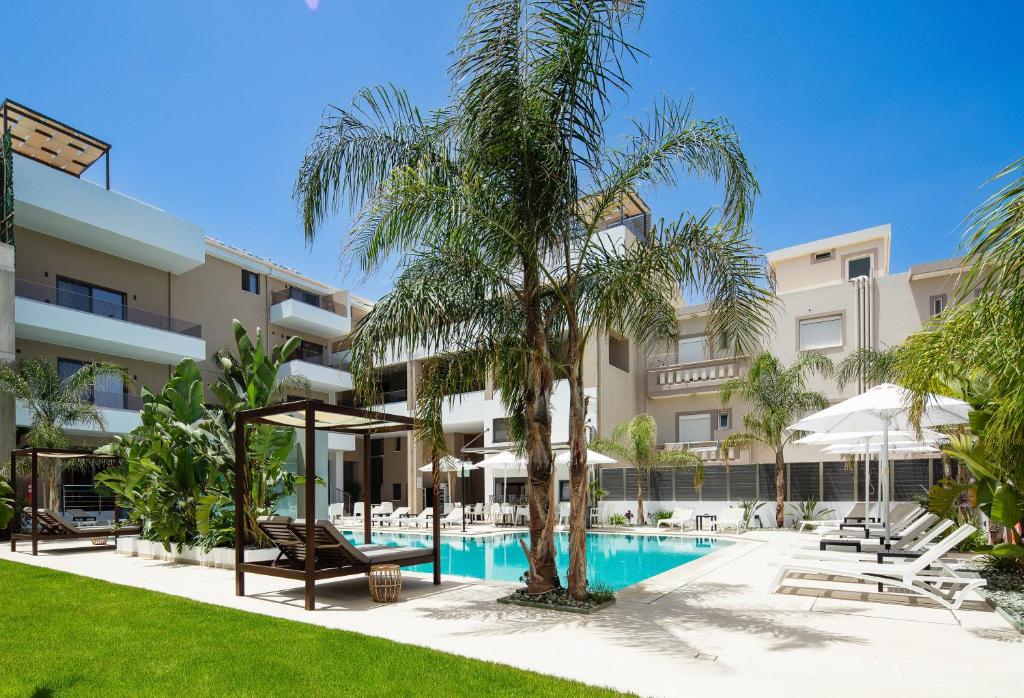 Bazén v ubytování Sapphire Horizon Suites nebo v jeho okolí