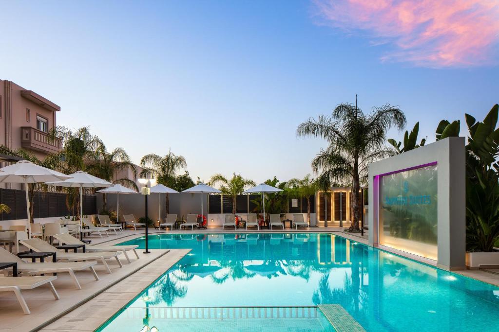 Bazén v ubytování Sapphire Horizon Suites nebo v jeho okolí