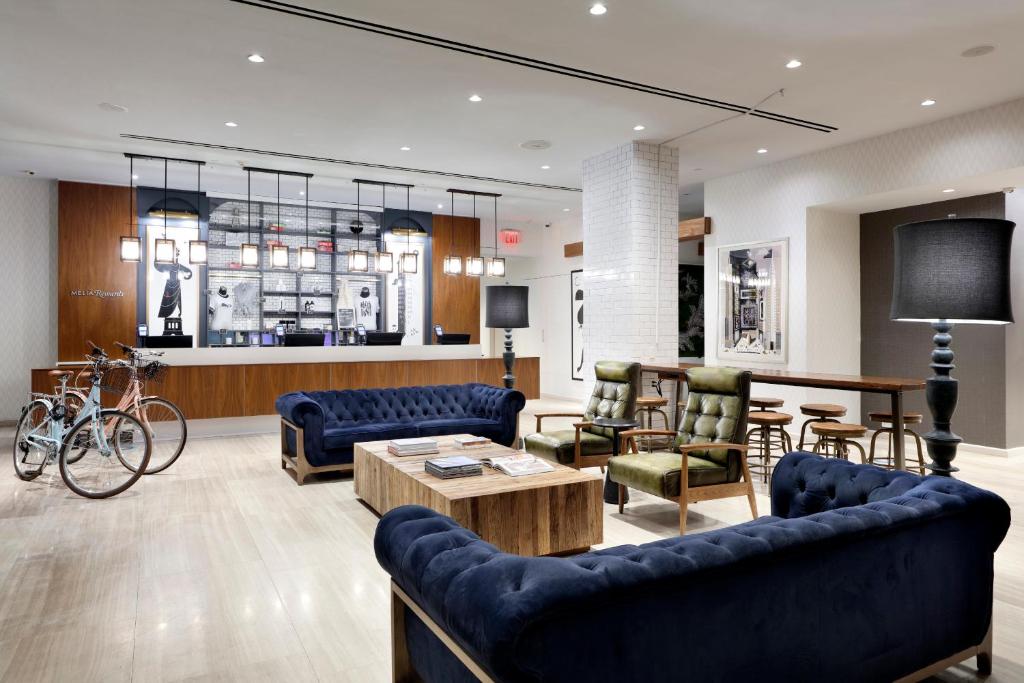 TV a/nebo společenská místnost v ubytování INNSiDE by Meliá New York Nomad