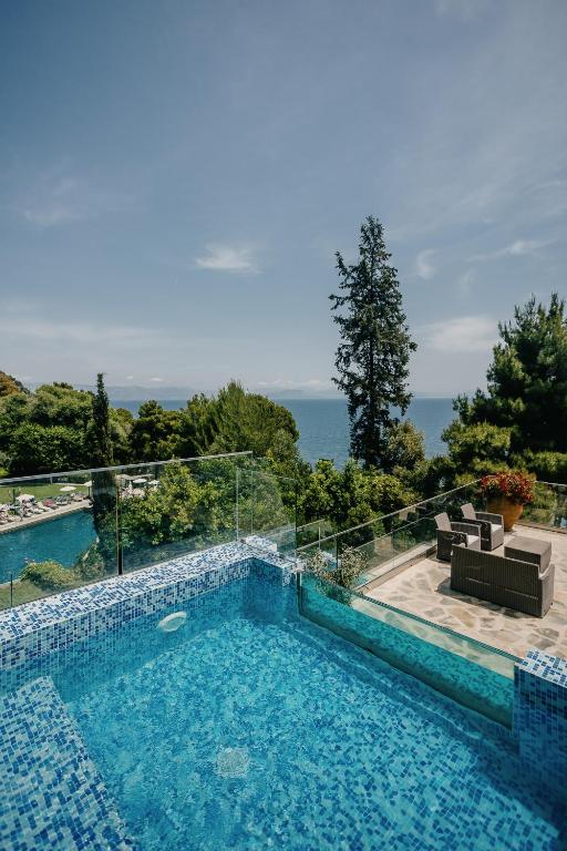Bazén v ubytování Corfu Holiday Palace nebo v jeho okolí
