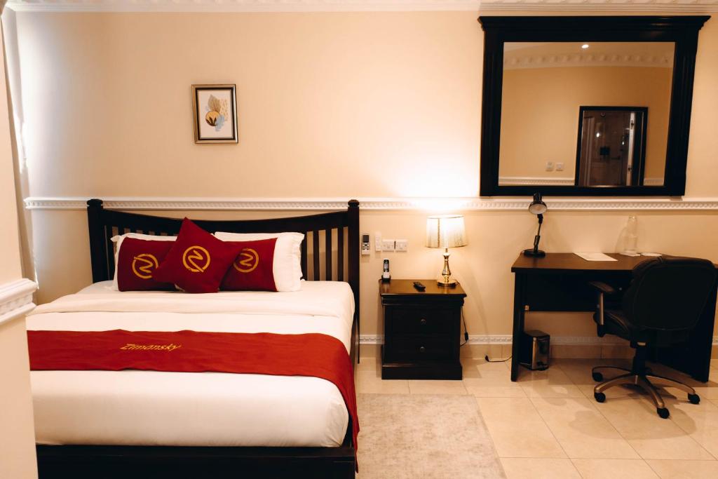Postel nebo postele na pokoji v ubytování Zimansky Hotel