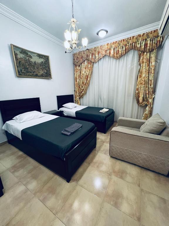 Postel nebo postele na pokoji v ubytování Karnak Flats