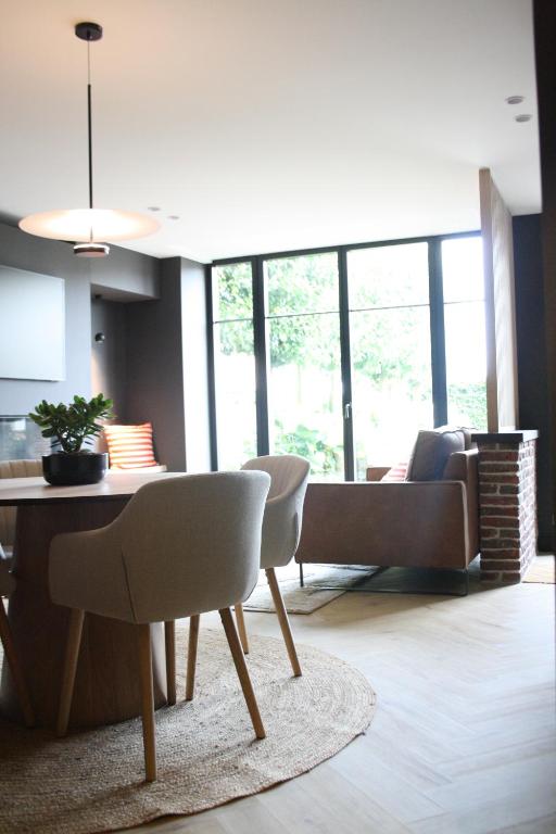 Posezení v ubytování La Grange-Vorsen Logement privatif de 100m2 avec bain balnéo, cabine Infrarouge, jacuzzi