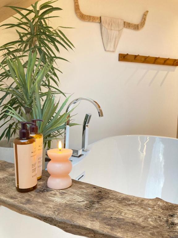 Fotografie z fotogalerie ubytování La Grange-Vorsen Logement privatif de 100m2 avec bain balnéo, cabine Infrarouge, jacuzzi v destinaci Gingelom