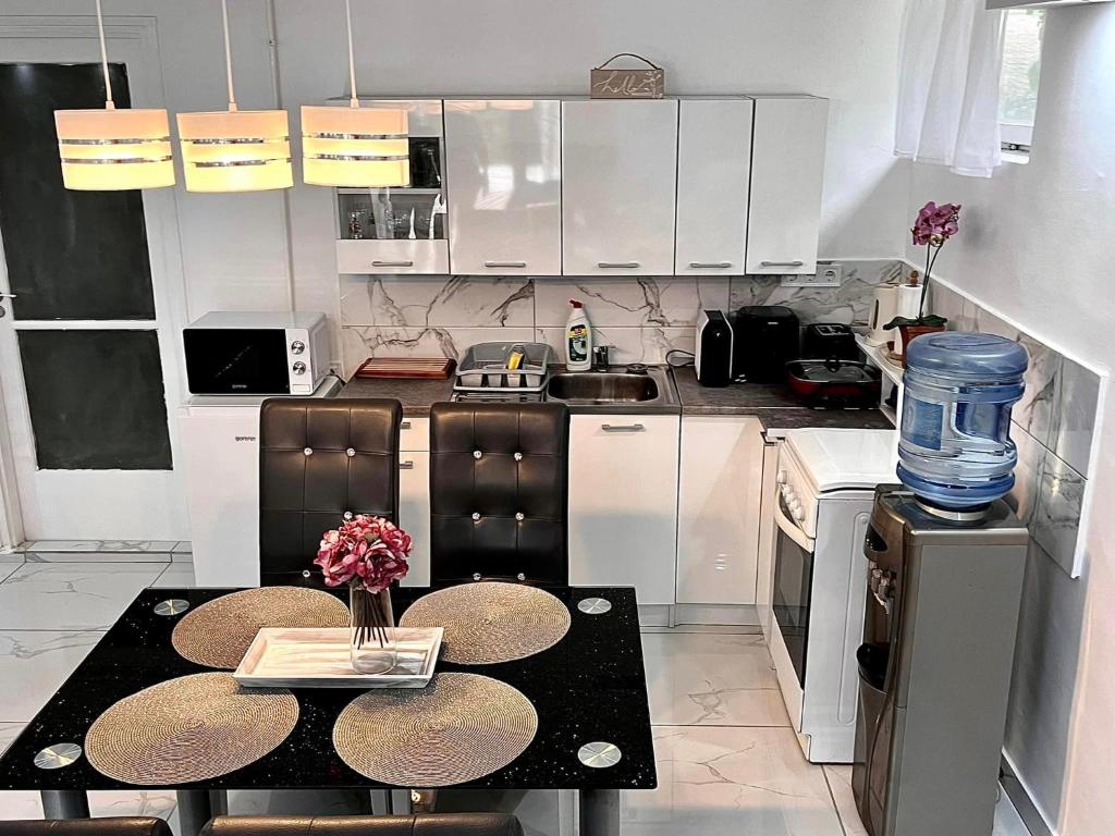 A kitchen or kitchenette at Cseppecske Apartman