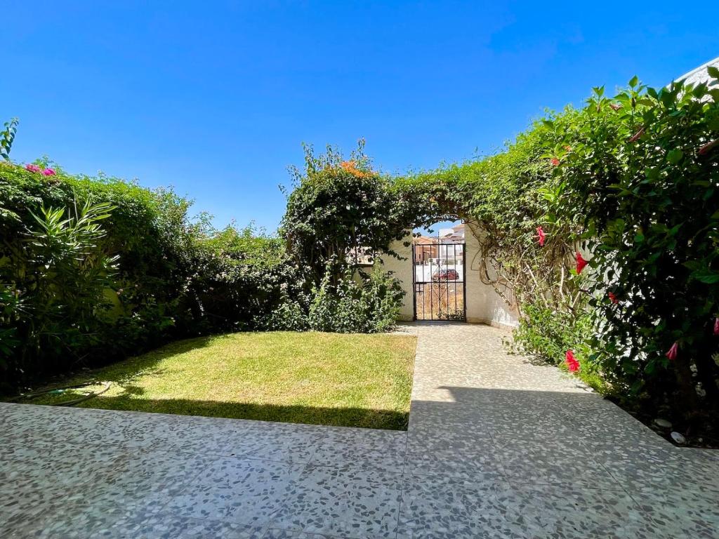 Vonkajšia záhrada v ubytovaní Garden Apartment, La Noria